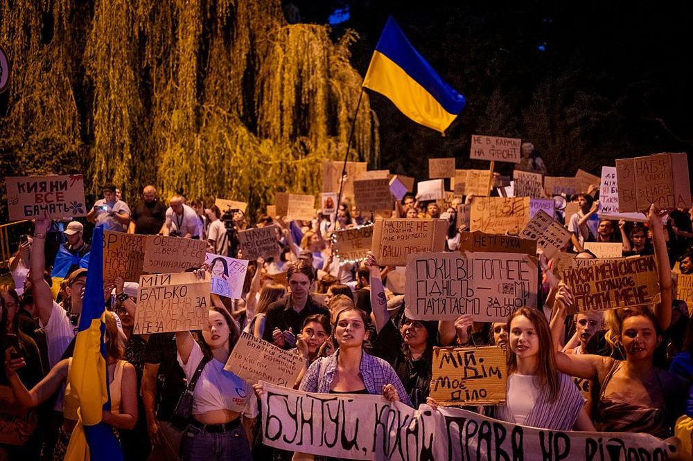 Ukrainian parliament scrambles for votes to overturn contentious anti-corruption rollback