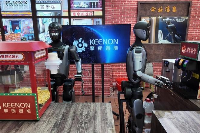 Questo robot ti serve da bere, ma il suo vero piano è un altro