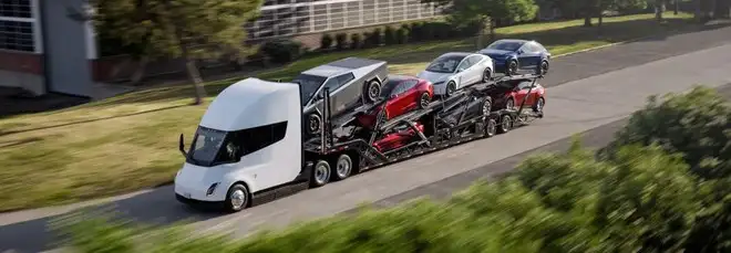 Tesla si prepara a iniziare a vendere il camion elettrico Tesla Semi in Europa