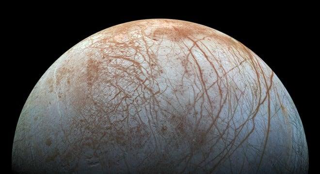Europa: il caos sotto i ghiacci svelato dal James Webb