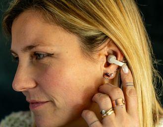 Sony LinkBuds Clip, gli auricolari open per essere sempre in ascolto, anche del mondo esterno. Caratteristiche e recensione