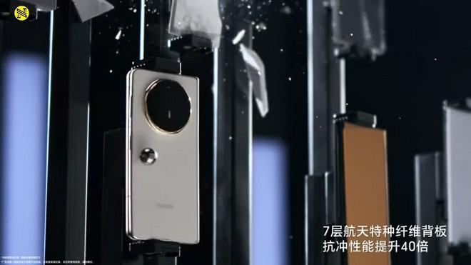 Honor Magic V5, il test di resistenza ufficiale: ghiaccio, acqua e sfere d'acciaio!