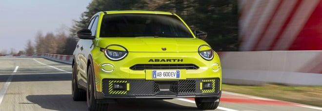 Abarth 600e: solo 318 unità vendute nel 2025, un flop. Ritorno ai motori a benzina?
