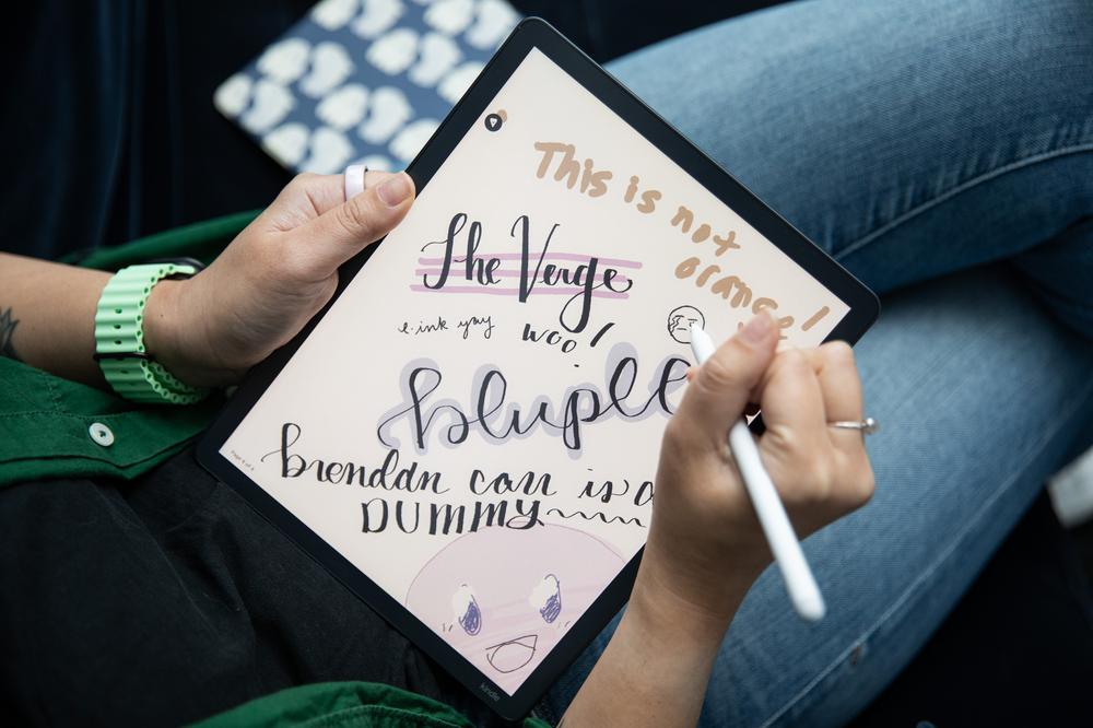 Amazon’s Kindle Scribe Colorsoft won’t replace your notebook — or your Kindle