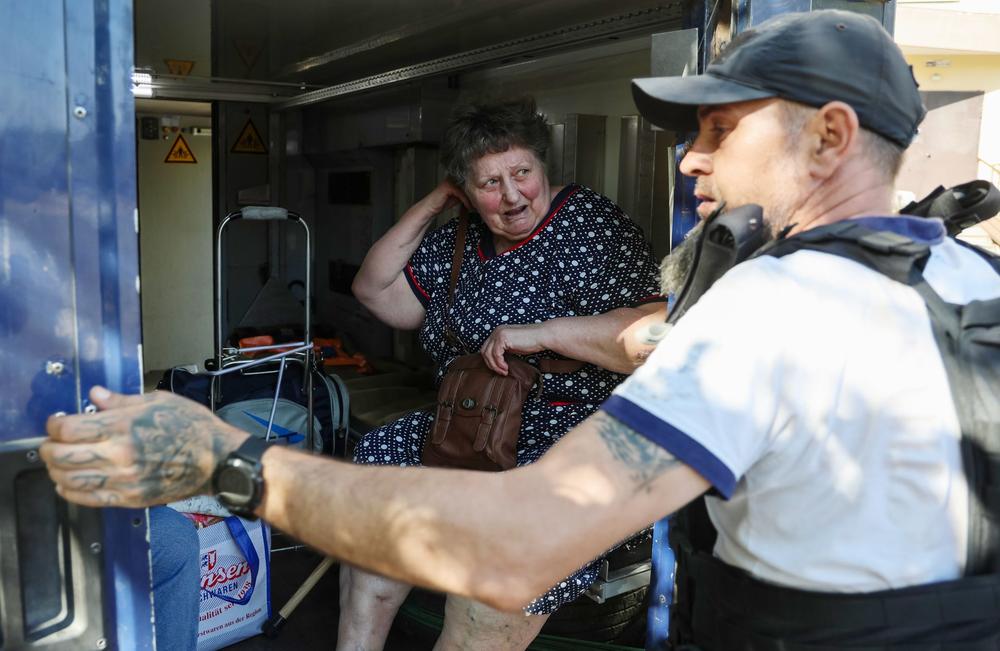 Humanitarian crisis in Kherson escalates but Russian river crossing remains unrealistic