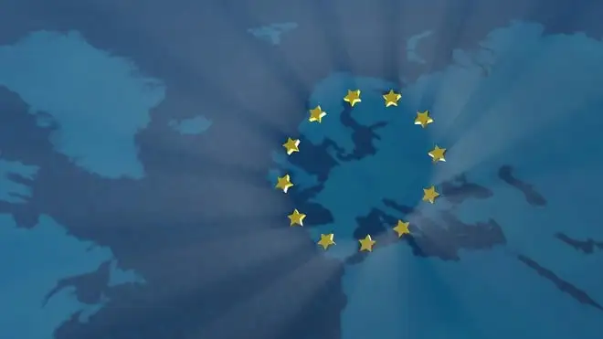 La Commissione Europea attacca Shein: basta sconti finti e etichette ingannevoli