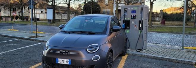 FIAT 500 elettrica, una nuova batteria nel 2027 per il rilancio