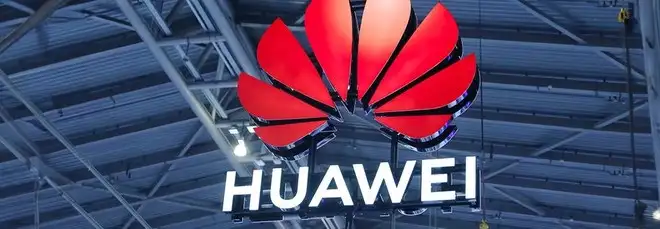 Huawei promette super batterie allo stato solido: 3.000 km di autonomia e ricarica in 5 minuti