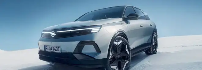 Nuova Opel Grandland, il SUV elettrico adesso è più potente e con la trazione integrale