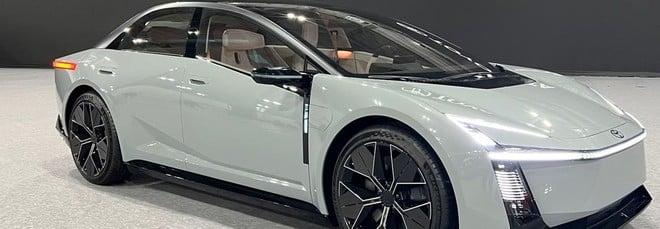 Nuova Toyota Corolla, ecco il concept che anticipa il futuro: sarà ibrida e non solo