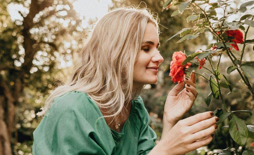 Nice! Woman Remembers to Live in the Moment Once Every Six Months