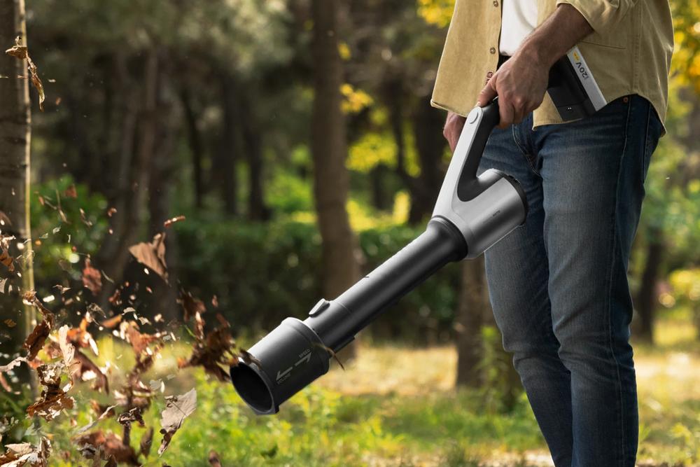 Hoto’s slick new leaf blower looks ready to blast away leaves or alien invaders