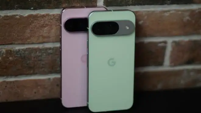 Google Pixel 10 Pro, prime immagini: quasi identico al Pixel 9 Pro