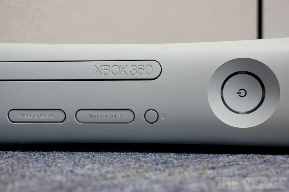 The Xbox 360 dashboard just got updated… to advertise newer Xboxes