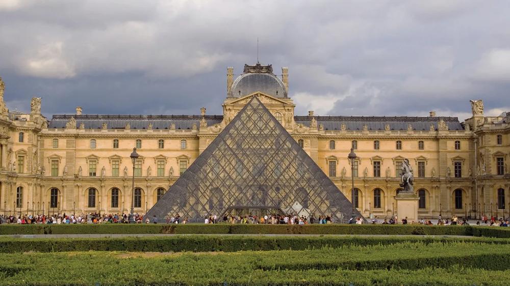 Five more suspects arrested in $100m Louvre heist – but jewels still missing