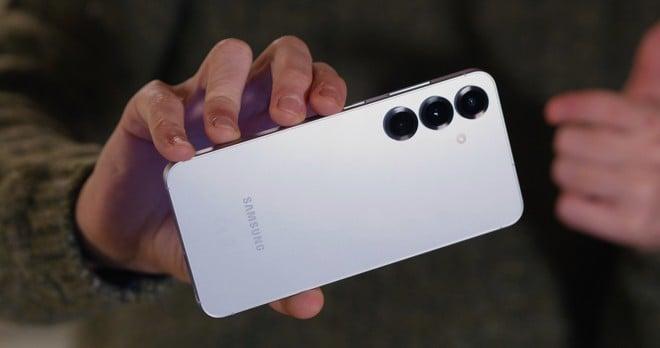 Samsung Galaxy S26 Pro, trapelano informazioni su schermo e batteria