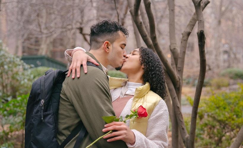 Nora Ephron Movie? This Couple Wears Great Sweaters and the Woman Is Better Than the Man