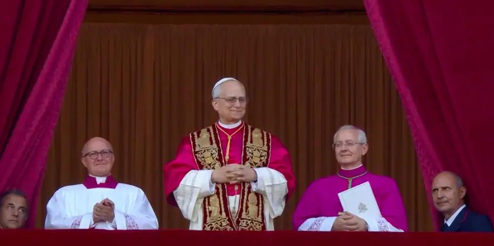 Conclave, primi scoop: “Prevost ha vinto accusando il cardinale di Haiti di mangiare cane e gatti”