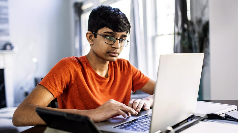 Pros And Cons Of Using AI For Schoolwork