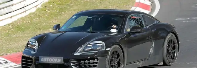 Porsche 718 Cayman EV: nuove immagini scaldano i motori elettrici in vista del 2026