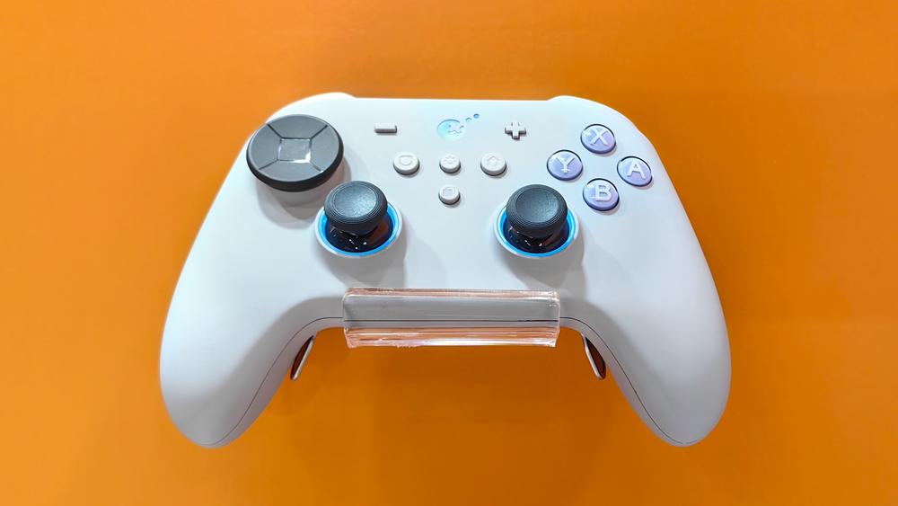 You can fine tune the resistance of the joysticks on GuliKit’s new controllers