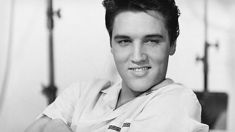 U.S. judge resigns after wearing Elvis wig in court