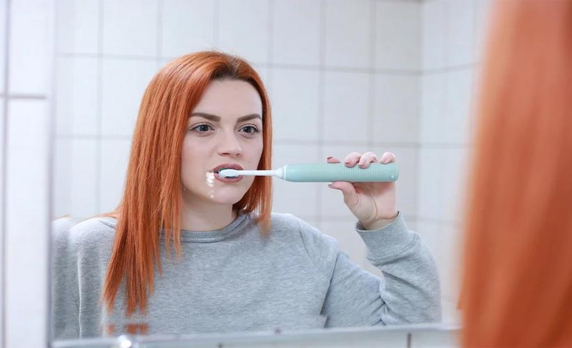 Zero-Waste Lifestyle? This Woman Never Replaces Her Toothbrush