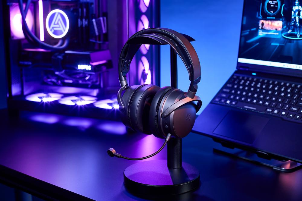 Audeze upgrades its Maxwell gaming headset with magnetic ear pads