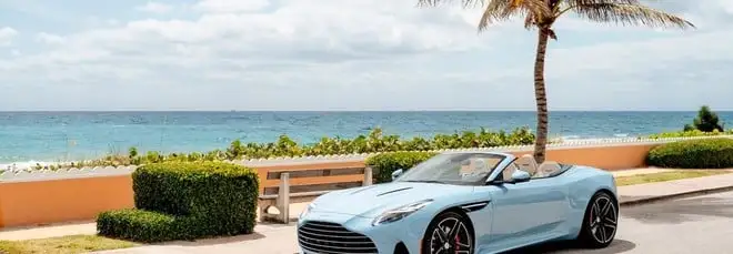 Aston Martin Palm Beach Edition DB12 Volante: voglia di sole, mare e vento tra i capelli