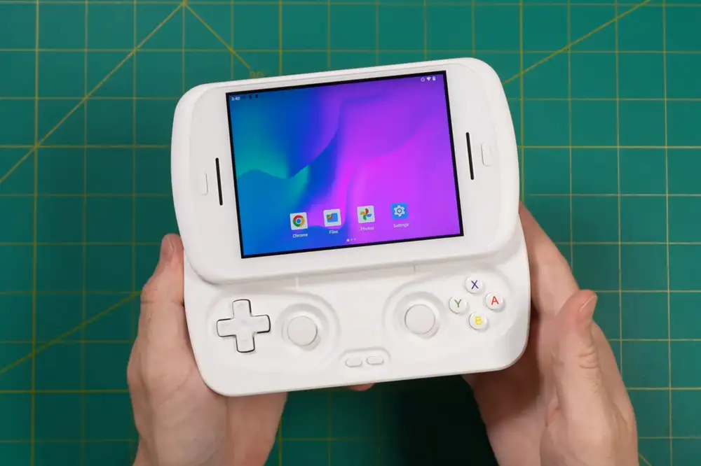 Anbernic’s sliding screen handheld might be too chunky and heavy for your pockets
