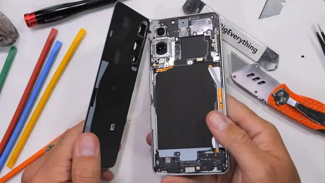 Galaxy S25 Edge Teardown, ecco com'è fatto il nuovo supersottile di Samsung