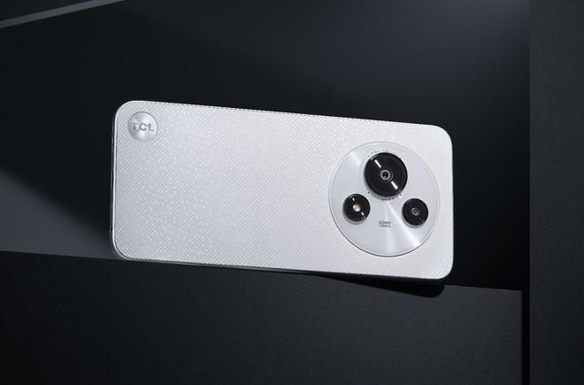 TCL 60 SE disponibile in Italia: essenziale, completo ed economico