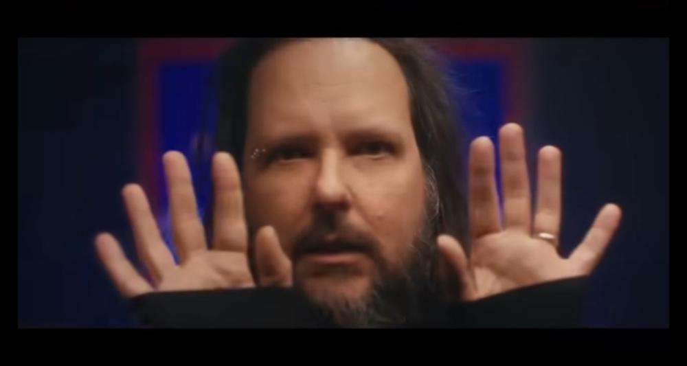 Aereo in panne costretto ad effettuare un atterraggio d’emergenza sulla fronte di Jonathan Davis