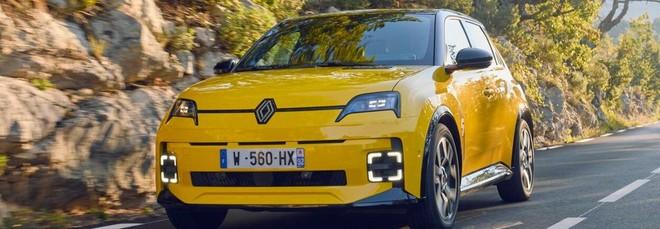 Renault 5 è un successo e piace ai clienti: 49 mila unità vendute dal lancio