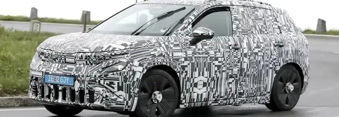 Questa è la nuova Skoda Epiq: prime foto spia del B-SUV elettrico da 25 mila euro