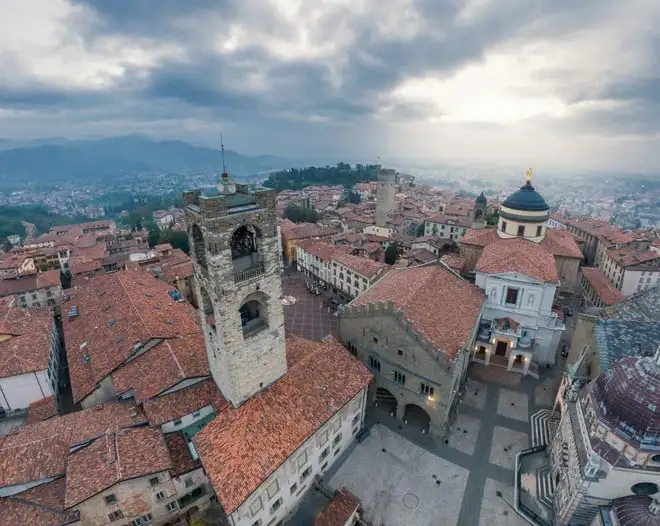 Blackout a Bergamo, città in tilt: forse il gran caldo tra le cause
