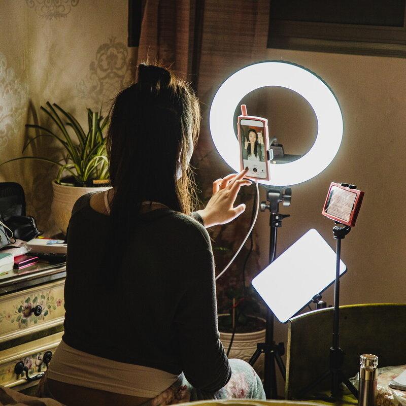 La storia della mamma di TikTok  e del figlio bocciato: dobbiamo parlare di 