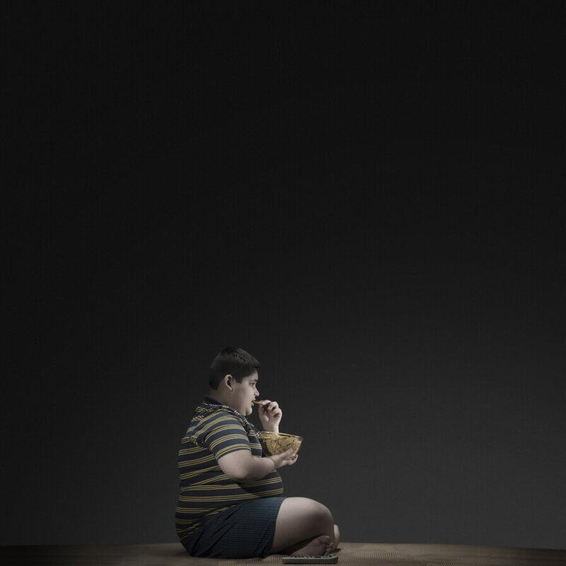 L'obesità infantile colpisce 100mila bambini e bambine in Italia: sono il risultato della disparità economica (e culturale)