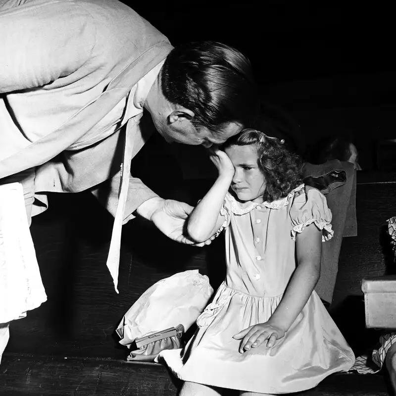 Oggi i primi bulli sono i genitori: tra social ed esercizi di potere (a vuoto), siamo una società al capolinea