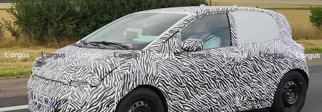 Nuova Renault Twingo elettrica pizzicata su strada, ecco le foto spia