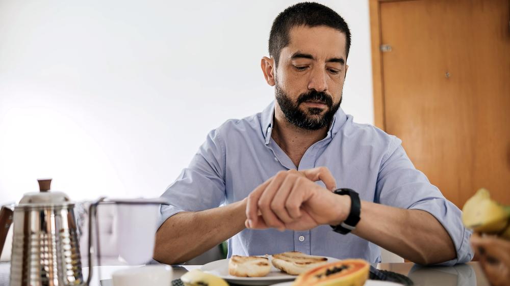 Study Finds Intermittent Fasting No More Effective Than Conventional Eating Disorder