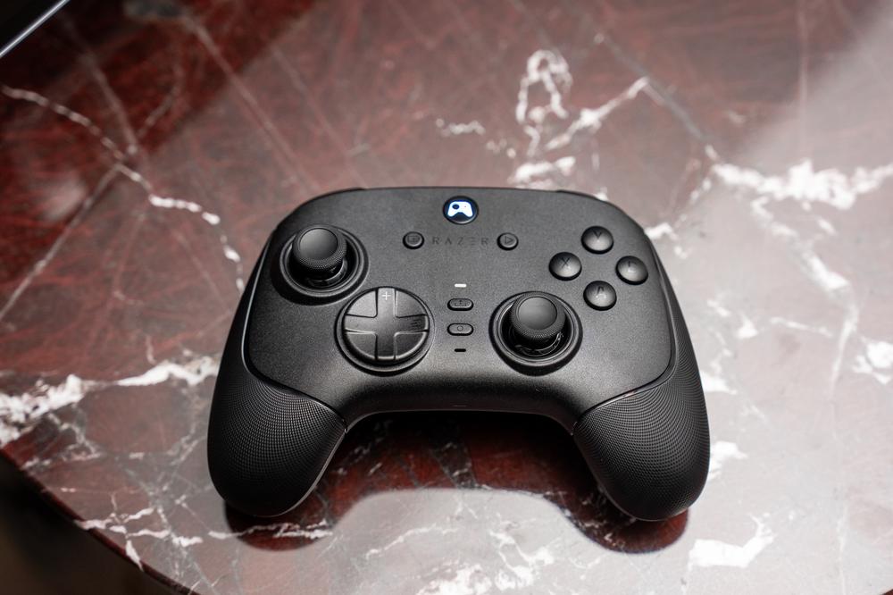 Razer’s new controller has TMR sticks and ultra-low latency Bluetooth for use with TVs