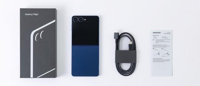 Samsung fa brillare le novità di Galaxy Z Flip 7 in un video unboxing