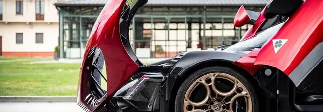 Alfa Romeo 33 Stradale sotto la lente d'ingrandimento degli esperti nella Pista di Balocco