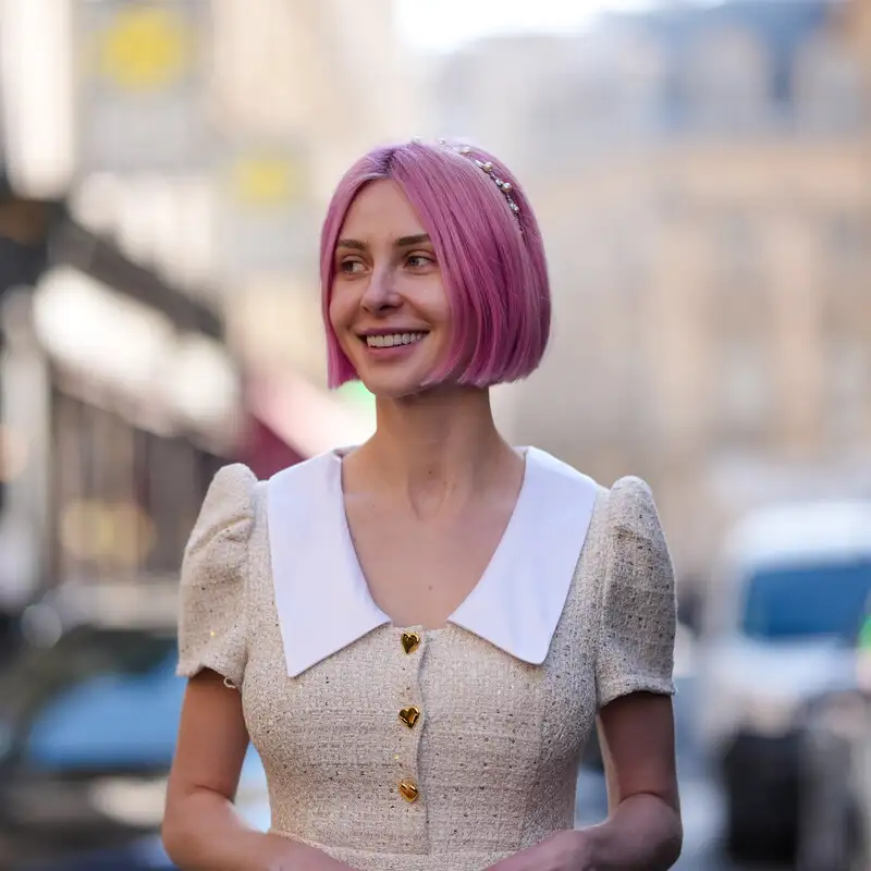Il ritorno del micro bob: il taglio corto (e audace) che sta riscrivendo le regole dell’estate 2025