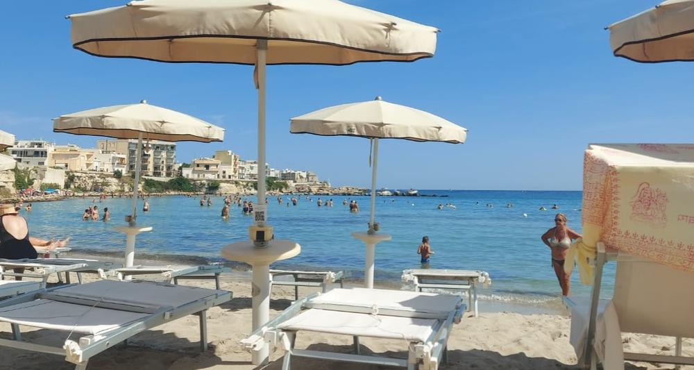 Ricerca rivela: “Aumento malori in spiaggia dovuto al prezzo di ombrelloni e lettini”