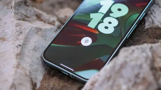 Il launcher dei Pixel comincia a ricevere la AI Mode nella barra di Ricerca Google