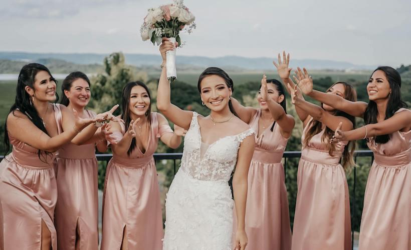 Nice! Woman’s Wedding Photo Dump Does Not Include Single Shot of Groom