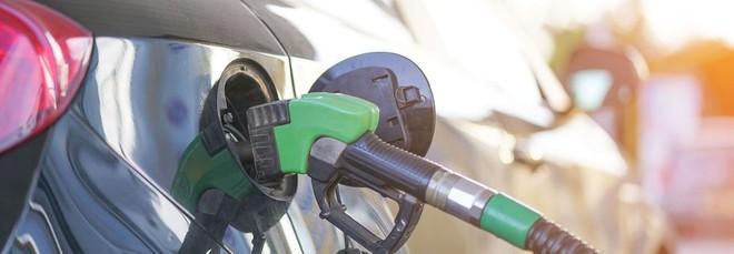 Prezzi benzina e diesel in UE? Ecco dove costa di meno e di più fare un pieno. Confronto con l'Italia