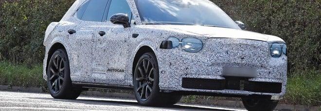 Ecco le prime foto spia della Bentley elettrica: avanti con i test su strada